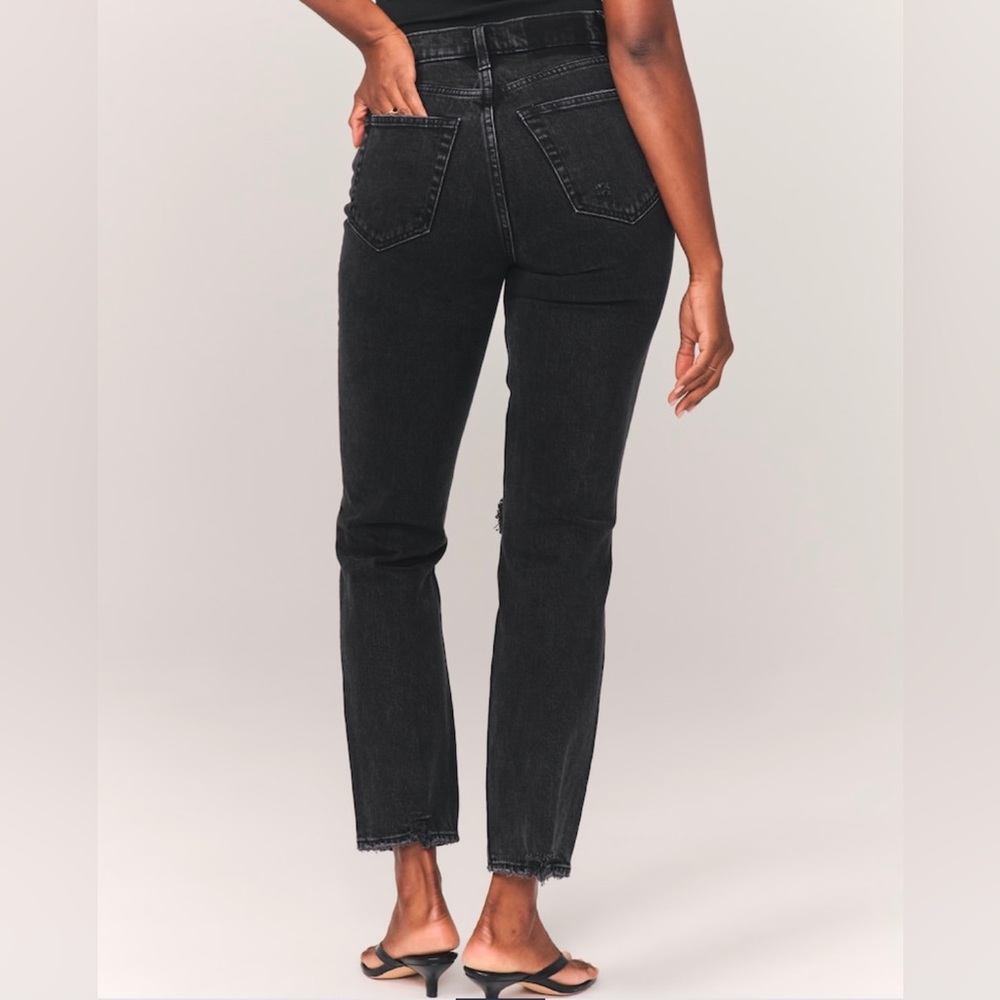 NWOT ABERCOMBIE & FITCH CurveLove Ultra HighRise Ankle Straight distressed black